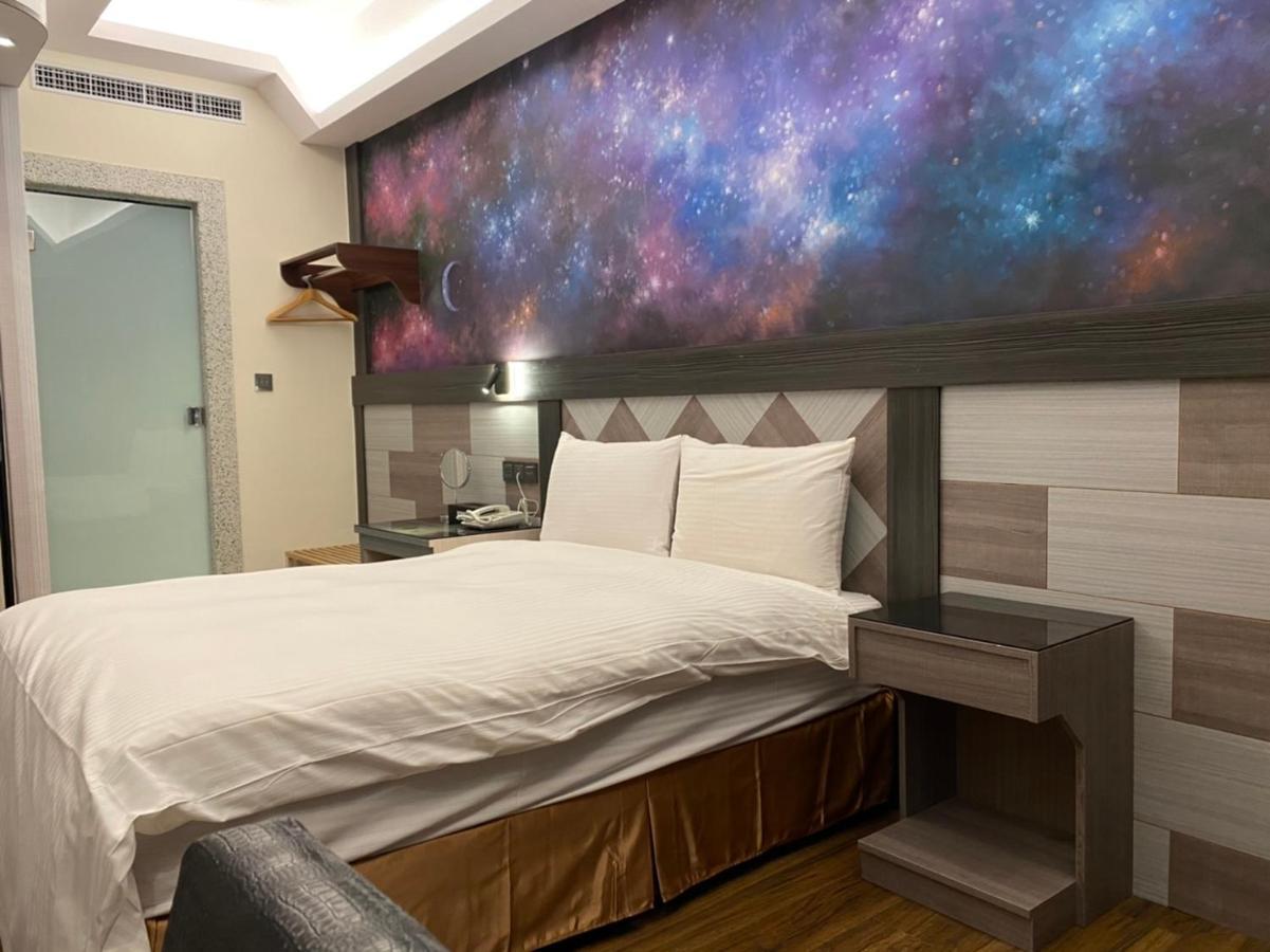 Weifeng Boutique Business Hotel - Zhanqian Branch Pingtung Екстериор снимка
