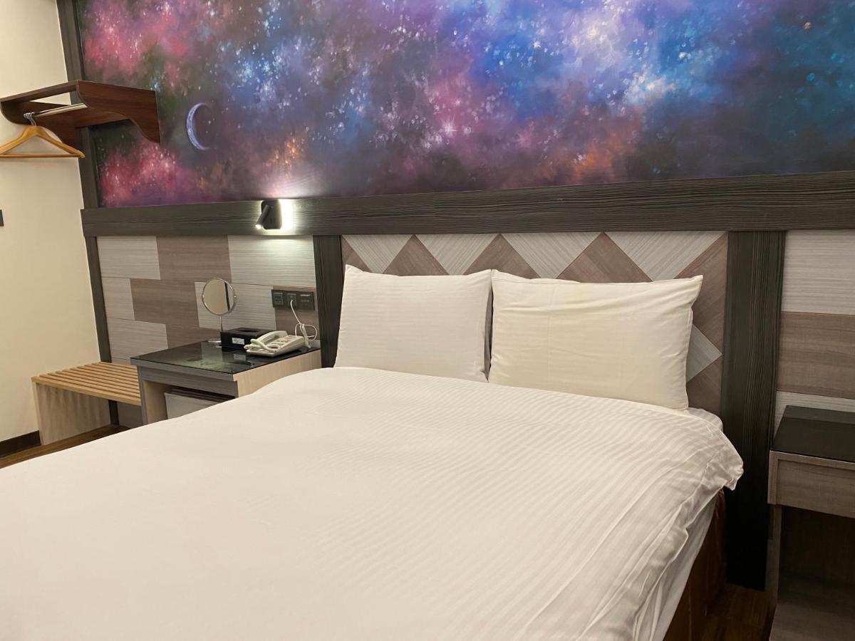 Weifeng Boutique Business Hotel - Zhanqian Branch Pingtung Екстериор снимка