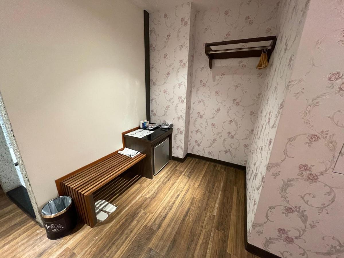 Weifeng Boutique Business Hotel - Zhanqian Branch Pingtung Екстериор снимка