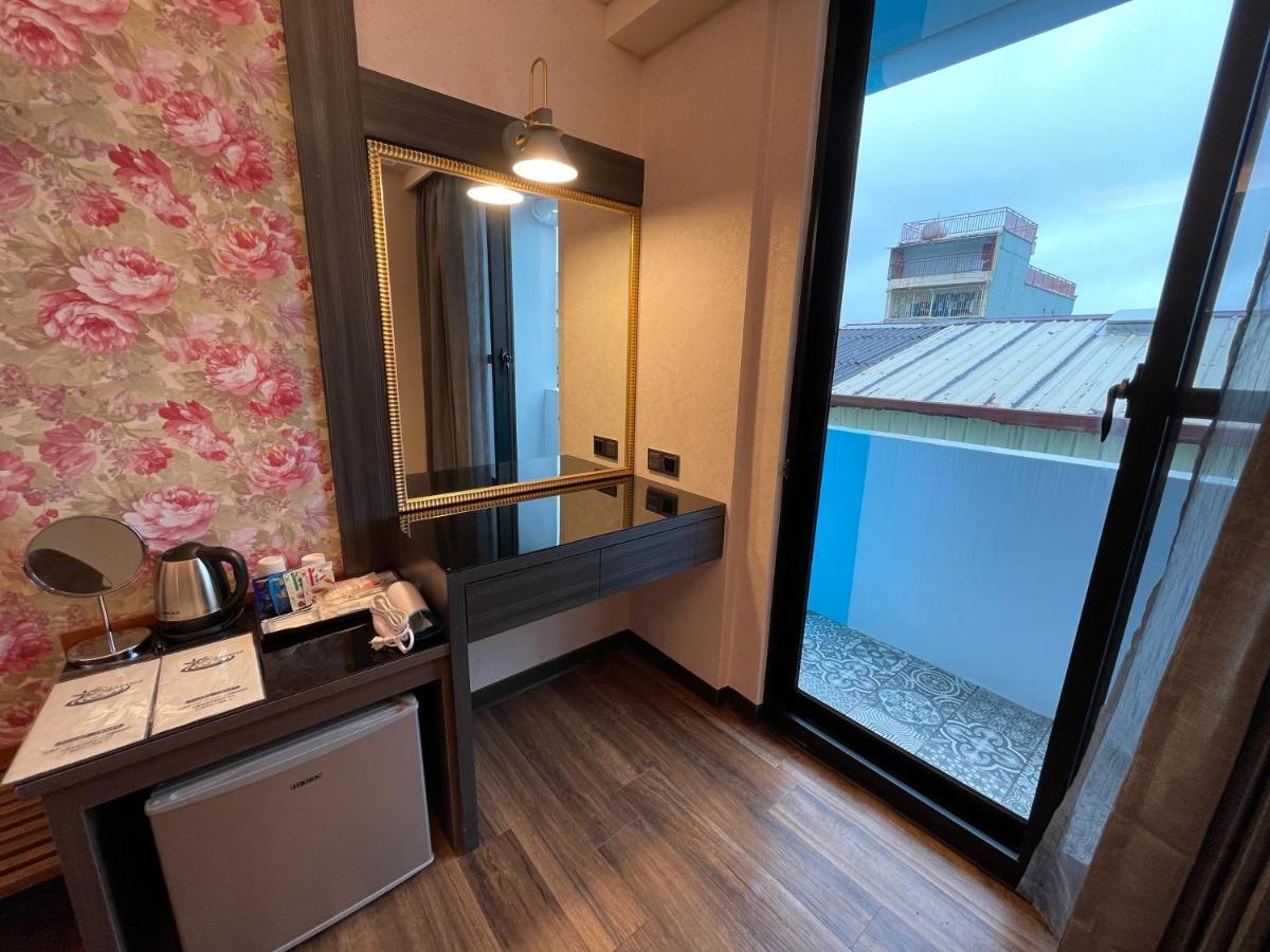 Weifeng Boutique Business Hotel - Zhanqian Branch Pingtung Екстериор снимка