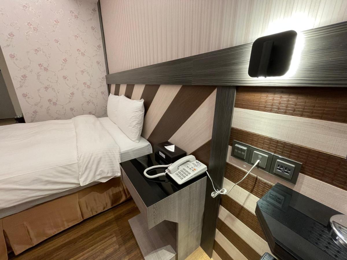 Weifeng Boutique Business Hotel - Zhanqian Branch Pingtung Екстериор снимка