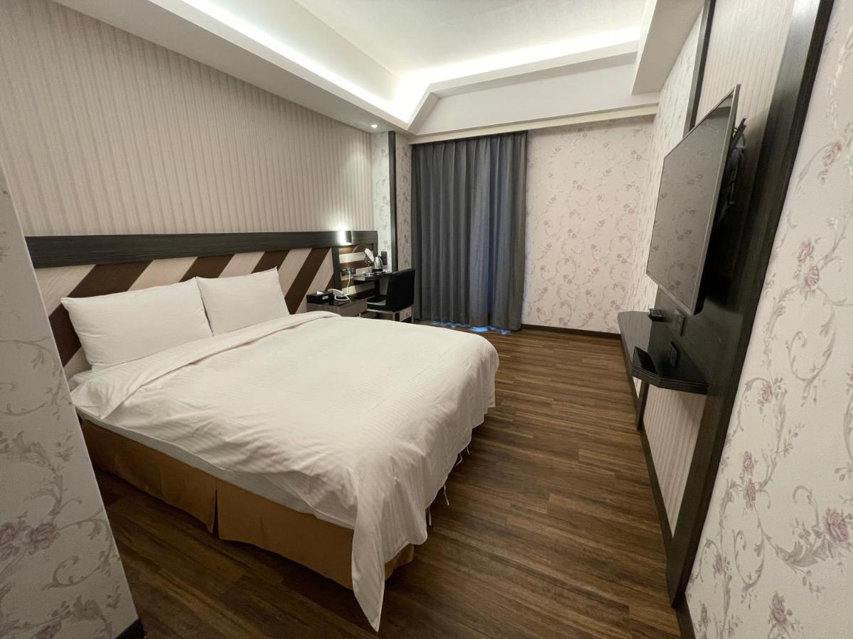 Weifeng Boutique Business Hotel - Zhanqian Branch Pingtung Екстериор снимка