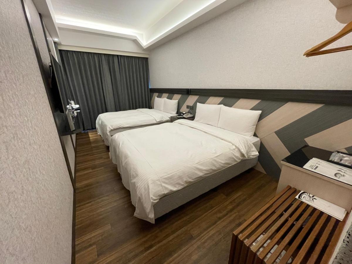 Weifeng Boutique Business Hotel - Zhanqian Branch Pingtung Екстериор снимка