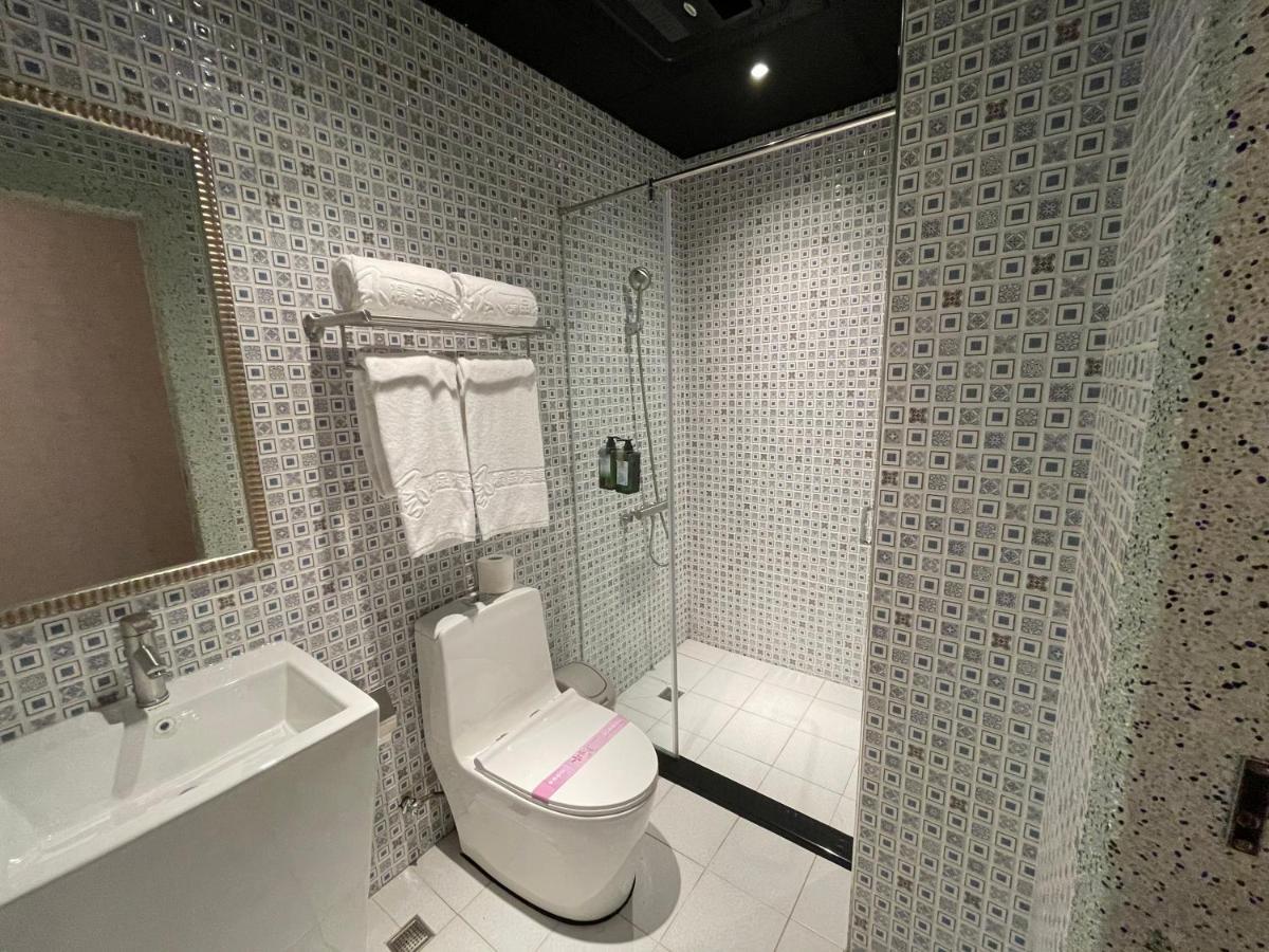 Weifeng Boutique Business Hotel - Zhanqian Branch Pingtung Екстериор снимка