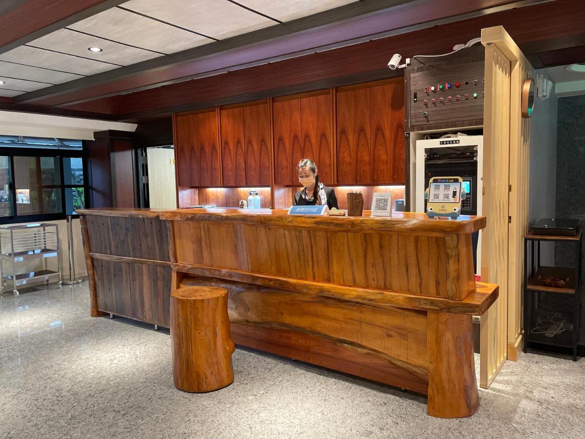 Weifeng Boutique Business Hotel - Zhanqian Branch Pingtung Екстериор снимка