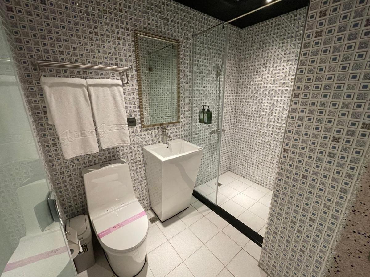 Weifeng Boutique Business Hotel - Zhanqian Branch Pingtung Екстериор снимка