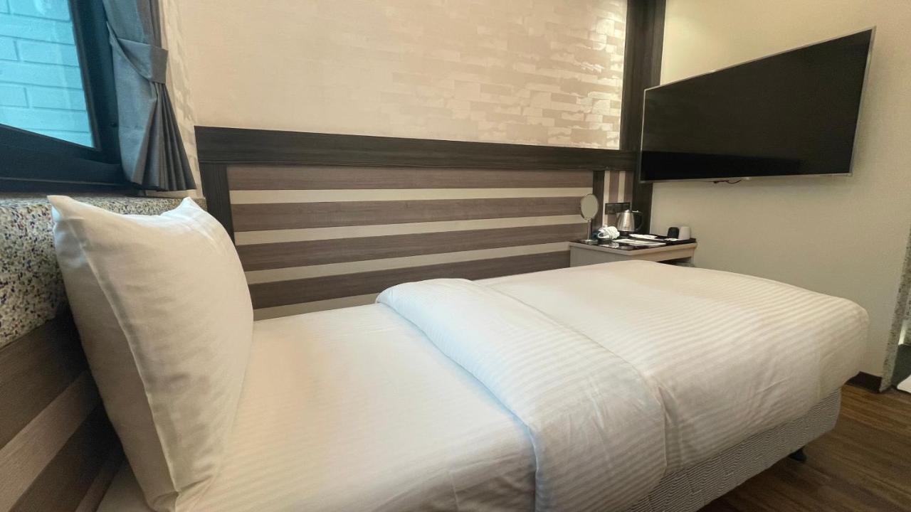Weifeng Boutique Business Hotel - Zhanqian Branch Pingtung Екстериор снимка