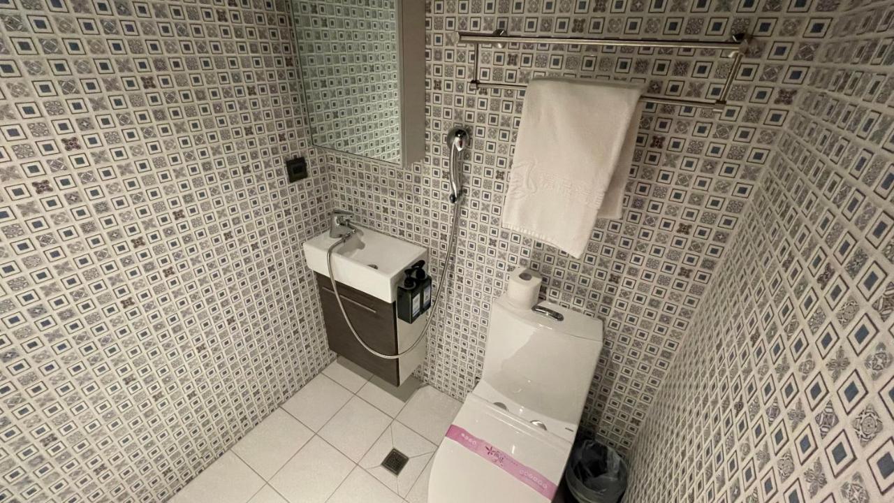 Weifeng Boutique Business Hotel - Zhanqian Branch Pingtung Екстериор снимка